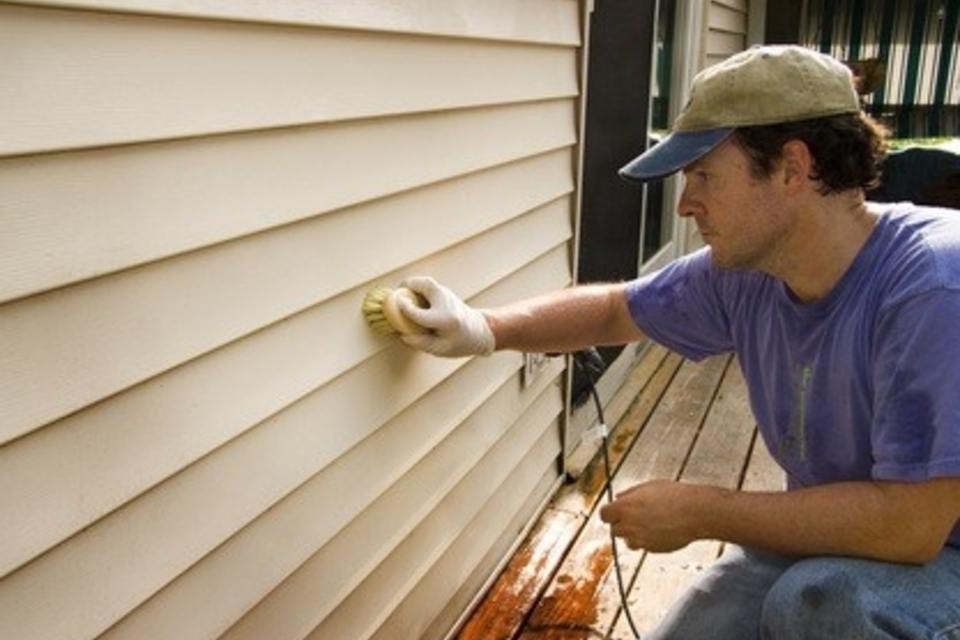 Green Tips to Removing Mold From Your Siding