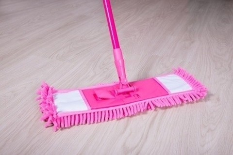 It's Time to Ditch Your Old Mop for a Microfiber Mop and Here's Why.